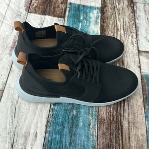 NWOT men’s size 12 izod sneakers